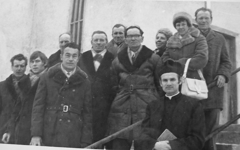 parafia polskokatolicka 1_47.jpg - Rok 1977. Rada parafialna z ks. E. Elerowskim